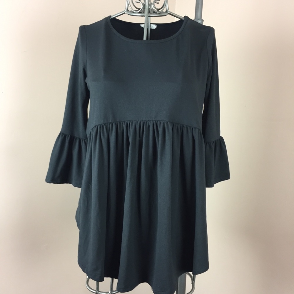 Reborn J black bell sleeve  top